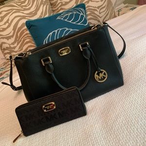 SET— Michael Kors Wallet and Purse